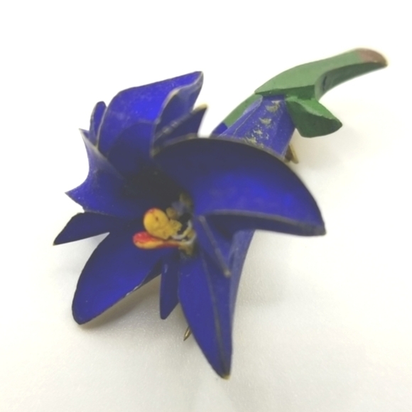 Gentian Violet Lily Mid Century Brooch Pin 30s Painted C Hook Closure Blue Vtg - Picture 2 of 12